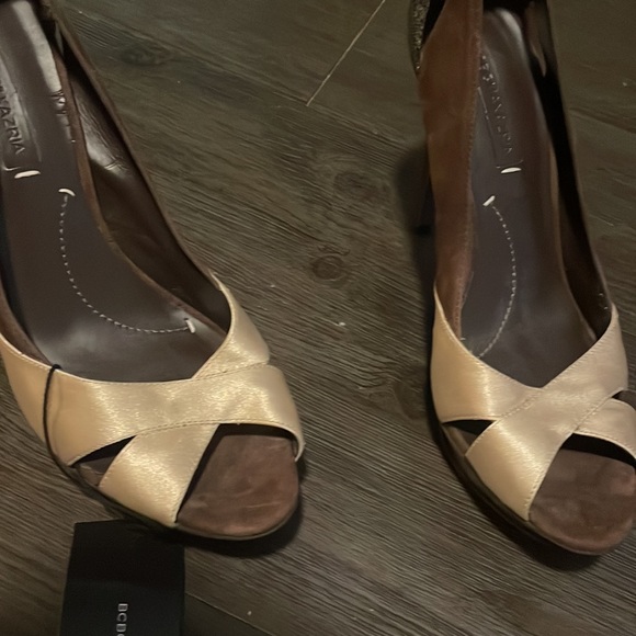 Unique BCBG Platform Heels Sz 10 NWT - Picture 3 of 11